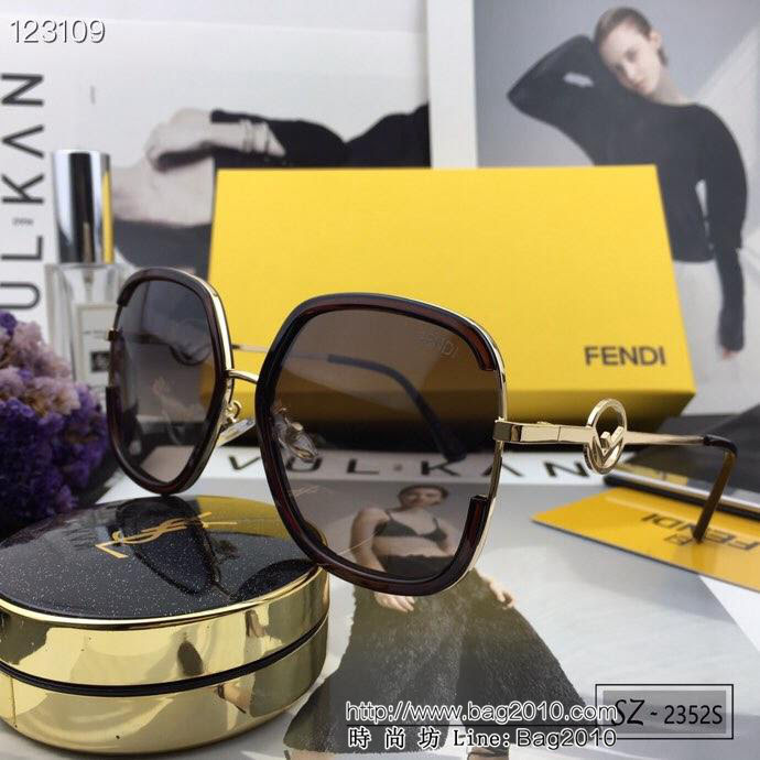 FENDI芬迪 寶麗來樹脂偏光鏡片 PC鏡架 2019新款太陽鏡 遮擋有害光線防輻射 2352S  lly1430